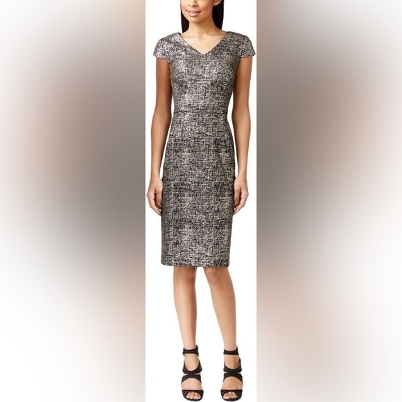NWT Betsey Johnson Textured Knit Sheath Dress w/ Foil Print, Black/Gold, Size 6 - Picture 1 of 9